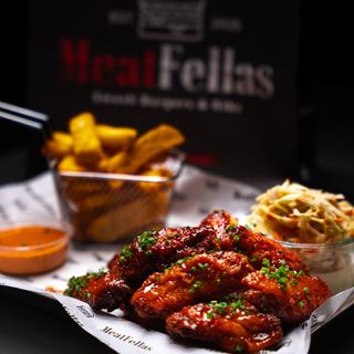 9 Wings (sos+colesław+frytki)