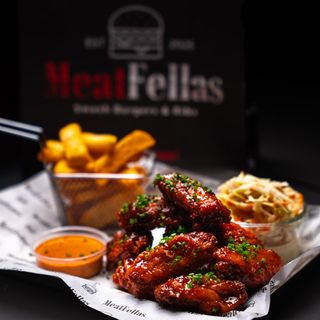 12 Wings (sos+colesław+frytki)