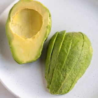 Guacamole z nachosami