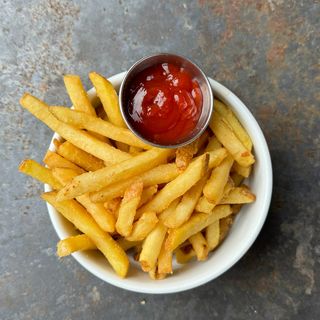 Frytki z ketchupem