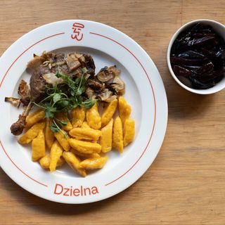 Noga z kaczki confit