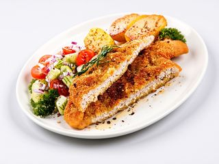 Pierś smażona w panierce z orzeszkami ziemnymi 150g