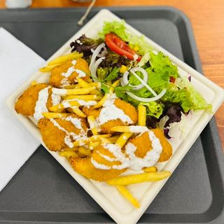 Kebab na talerzu z nugetsami mały