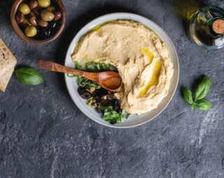 Hummus z chlebem