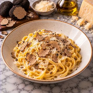 Tagliatelle Alfredo con tartufo