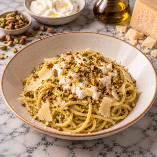 Spaghetti pistacchio e stracciatella