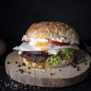 Burger śniadaniowy