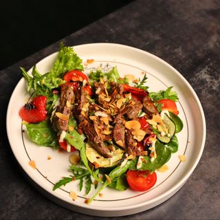 Ciepła sałatka z polędwicą wołową