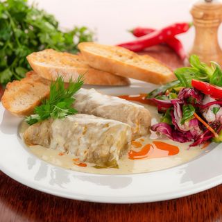 Gołąbki nadziewane mięsem mielonym, ryżem i warzywami Zelevi sarmi