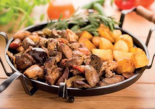 Marynowana karkówka wieprzowa zapiekana z warzywami Swiński sacz