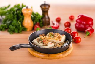 Kozi ser z pieca z miodem i orzechami Koze Sirene s med i orechi