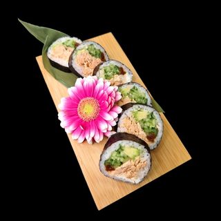 Futomaki łosoś grillowany 6 szt.