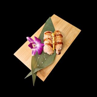 Nigiri Łosoś opalany 2 szt