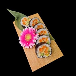 Futomaki z warzywami w tempurze 6 szt.