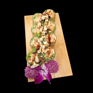 Spring Roll pieczony łosoś 8 szt.