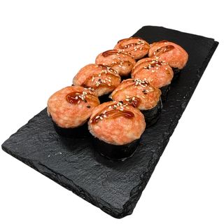 Hot roll z pieczonym łososiem ( 8 szt.)