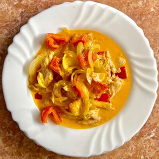 Kurczak z curry czerwonym