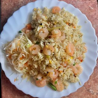 Ryż smażony z jajkiem i krewetkami