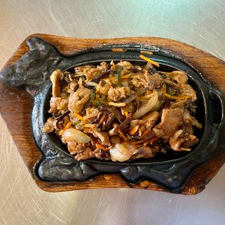 Wieprzowina na gorącym półmisku