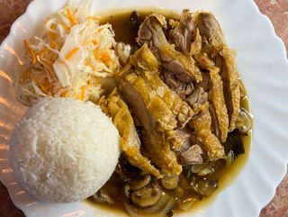 Kaczka z grzybami i pieczarkami