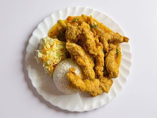 Kurczak w cieście w sosie pikantnym