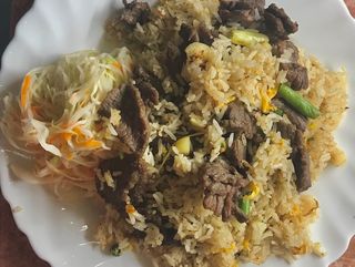 Ryż smażony z jajkiem i wołowiną