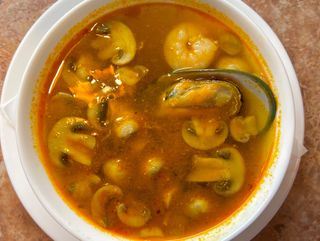 Zupa Tom Yum Gung z owocami morza
