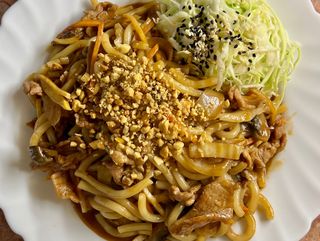 Makaron udon z wieprzowiną