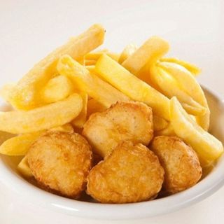 Chicken Nuggets I frytki