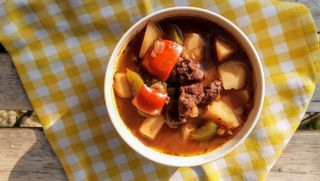 Gulaszowa zupa węgierska