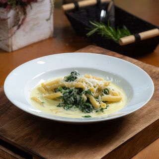 Spaghetti z łososiem i szpinakiem