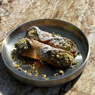 CANNOLI