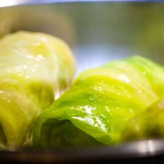 Gołąbki z ryżem i mięsem, sos pomidorowy