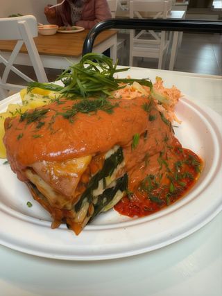 Tort warzywny ze szpinakiem z sosem pomidorowym 350 gr