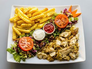 Dania z kurczaka z frytkami 