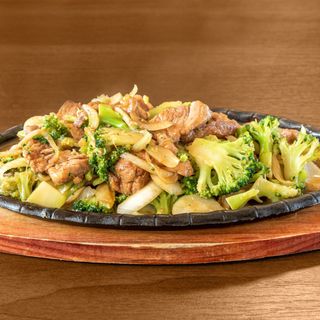 Polędwice na gorącym półmisku na ostro