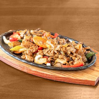 Wieprzowina na gorącym półmisku po tajsku