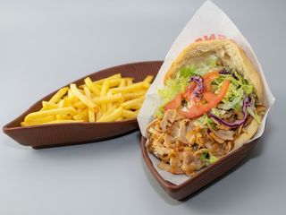 Kebab bułce frytkami duży