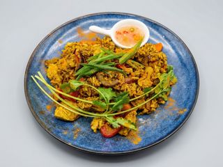 Ryż smażony na żółtym curry z kurczakiem