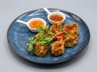 Pierożki won ton krewetkowe