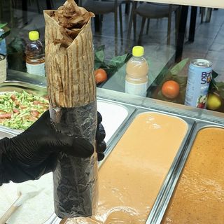 Rollo średnie z frytkami i surówkami 