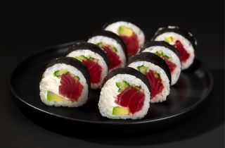 Futomaki z tuńczykiem