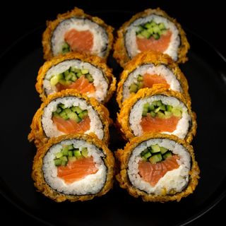 Tempura roll z łososiem 