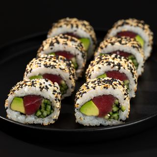 California tuńczyk w sezamie 