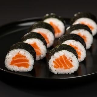 Hosomaki z łososiem