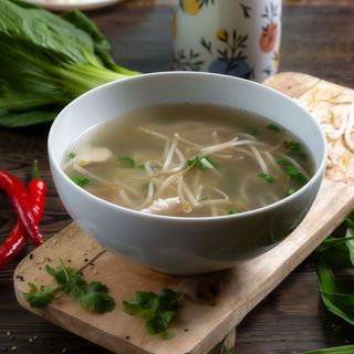 13. Zupa PHO z makaronem, ryżem i wołowiną