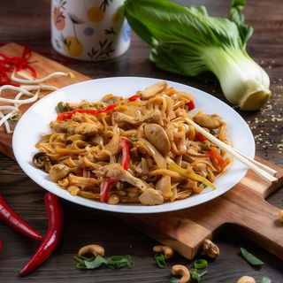 85a. Pad Thai z kurczakiem i warzywami