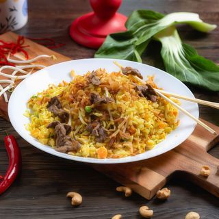 71. Ryż smażony z wołowiną