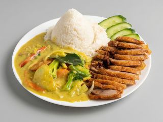 57. filet z kaczki w sosie curry z mlekiem kokosowym 