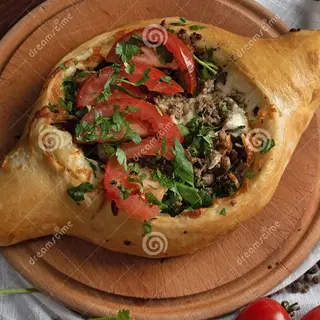 Chaczapuri Adżarskie z mięsem i pomidorem - Acharian khachapuri with meat and tomato - აჭარული ხაჭაპური პომიდვრით და ხორცით